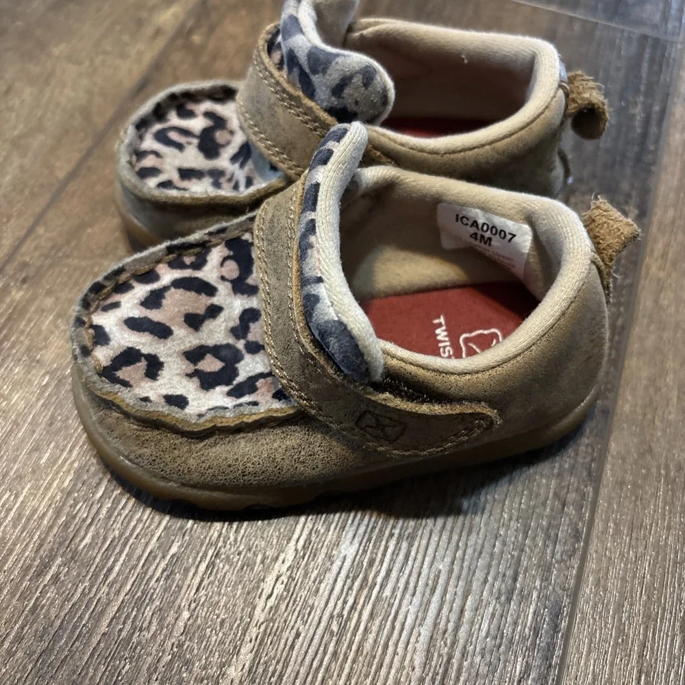Twisted X Leopard Infant Baby Shoes Size 4M Moc Leather Upper